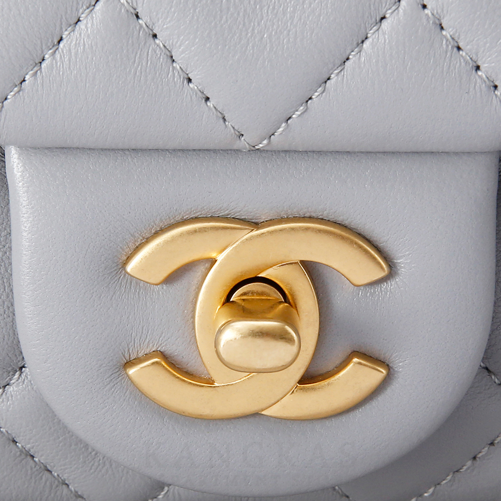 CHANEL(USED)샤넬 클래식 램스킨 뉴미니 골든볼