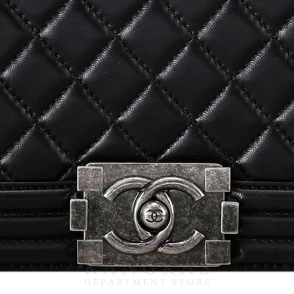 CHANEL(USED)샤넬 보이샤넬 미듐 램스킨