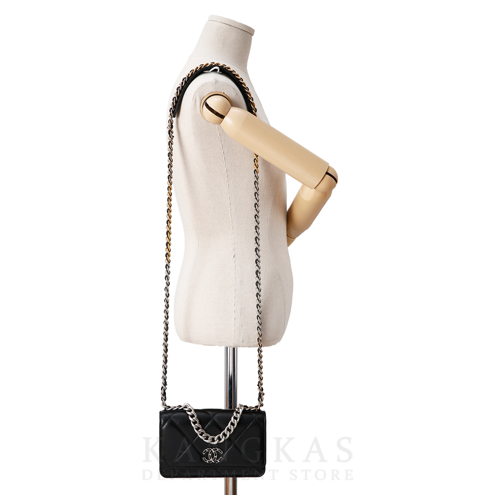 CHANEL 샤넬 19 WOC   (새상품)  NEW PRODUCT