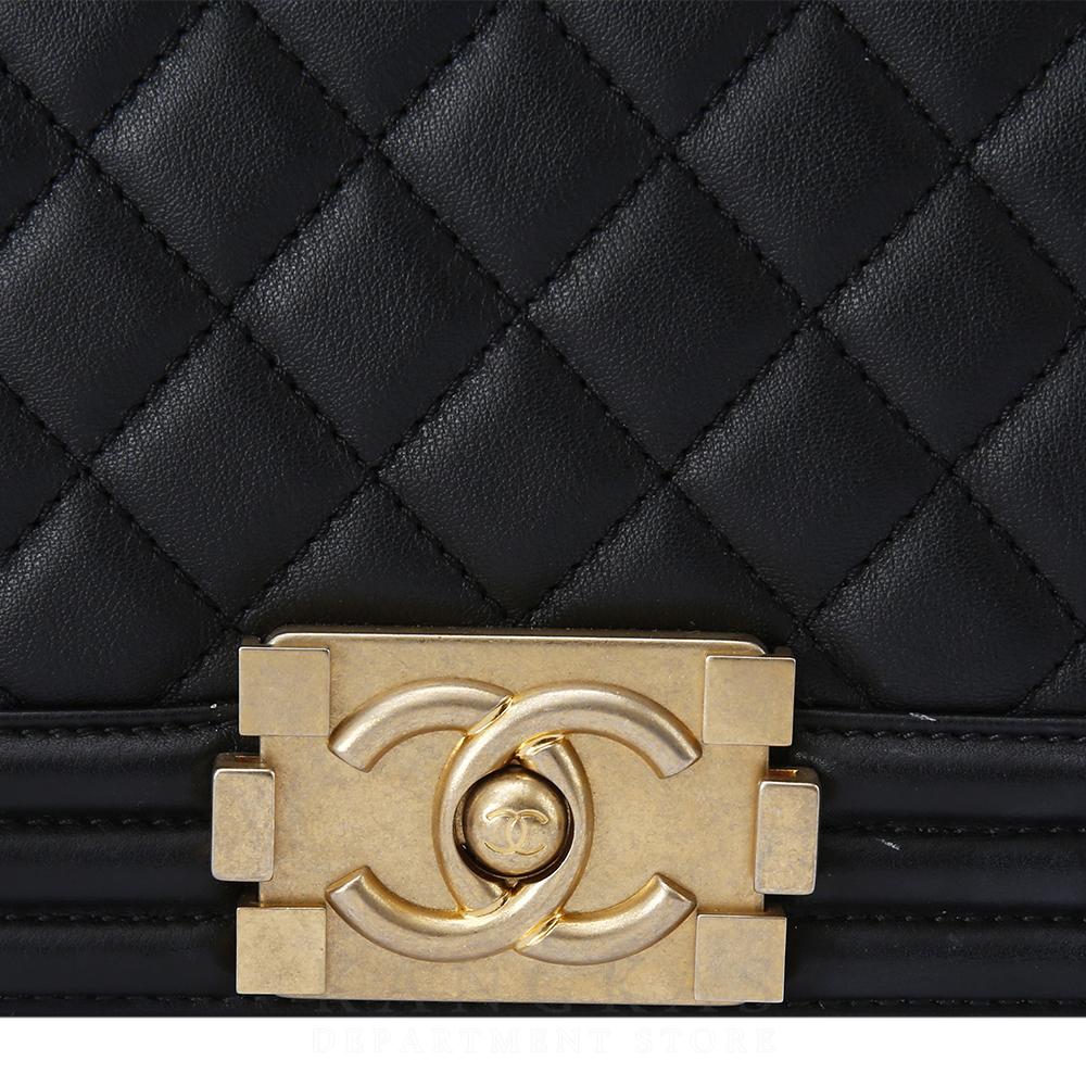 CHANEL(USED)샤넬 보이샤넬 카프스킨 미듐 블랙