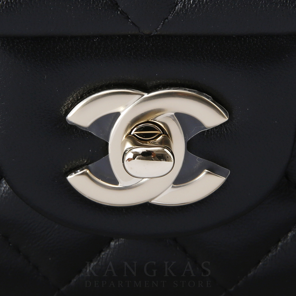 CHANEL(NEW)샤넬 클래식 램스킨 뉴미니 탑핸들 (새상품) NEW PRODUCT