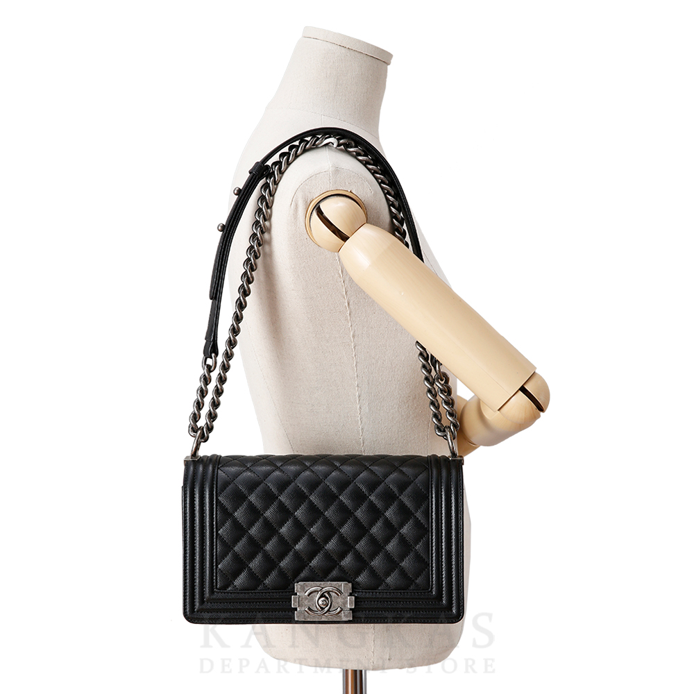 CHANEL(USED)샤넬 보이샤넬 캐비어 미듐 은장