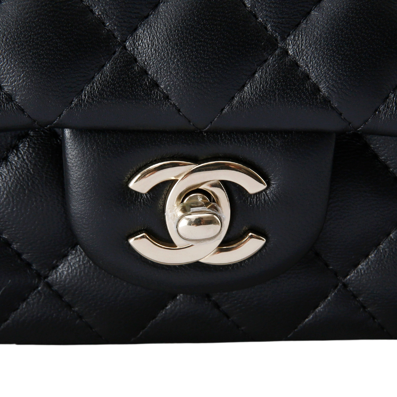 CHANEL(USED)샤넬 클래식 램스킨 뉴미니 크로스백