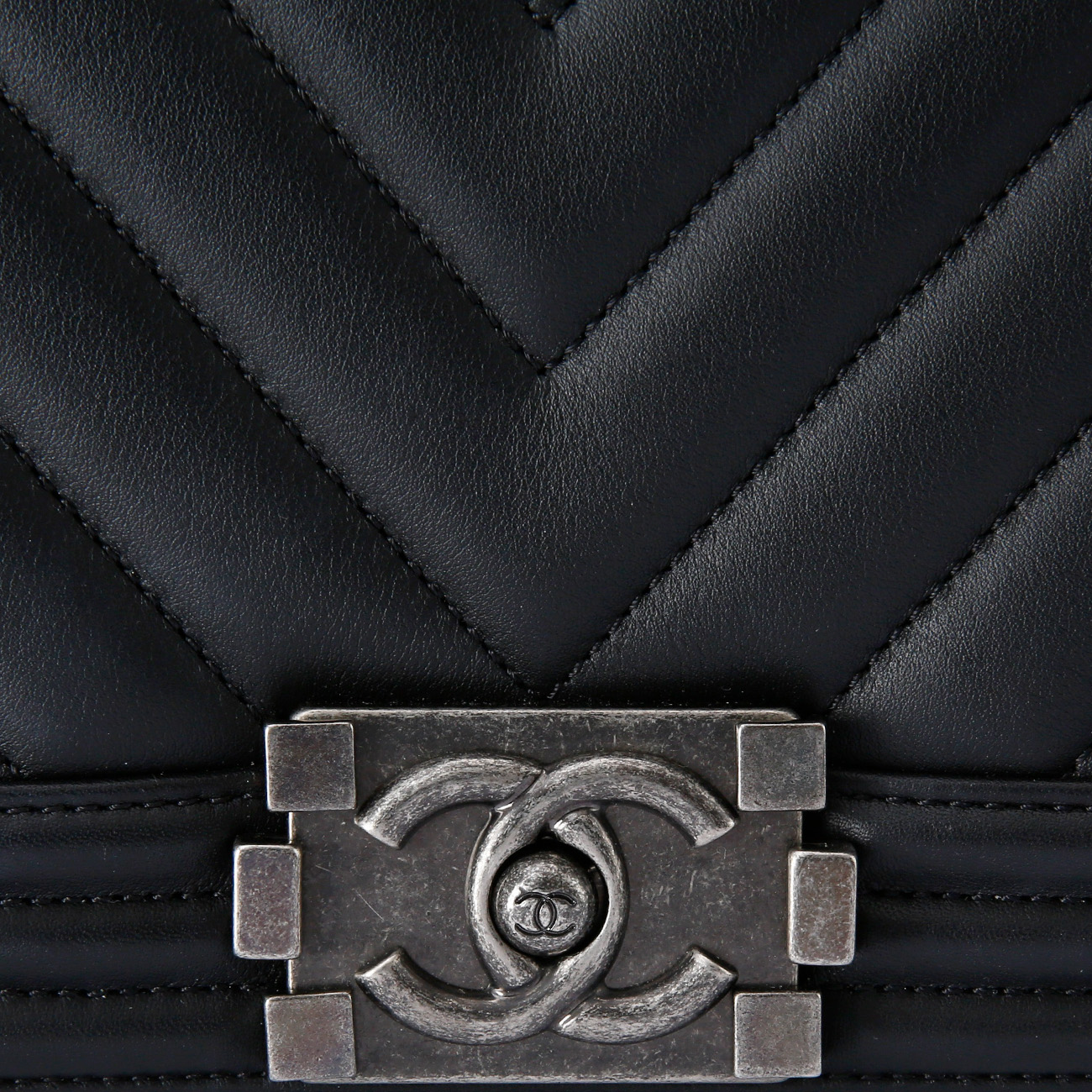 CHANEL(USED)샤넬 보이샤넬 쉐브론 미듐