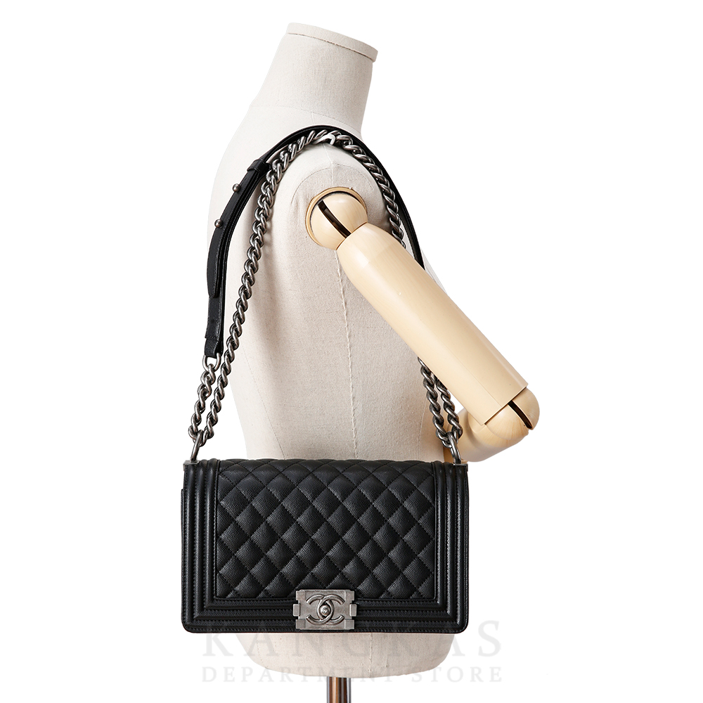 CHANEL(USED)샤넬 보이샤넬 캐비어 미듐 은장