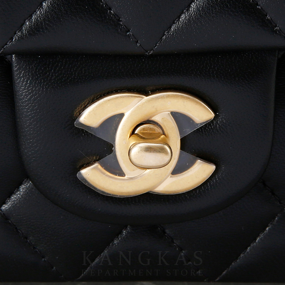 CHANEL(NEW)샤넬 클래식 램스킨 뉴미니 탑핸들 (새상품) NEW PRODUCT