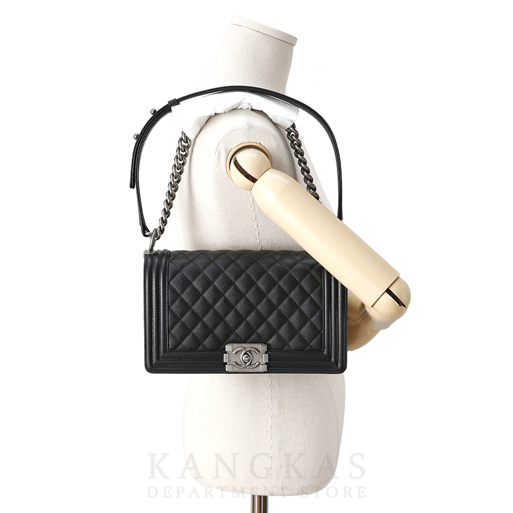 CHANEL(NEW)샤넬 보이샤넬 캐비어 미듐 은장 (새상품) NEW PRODUCT