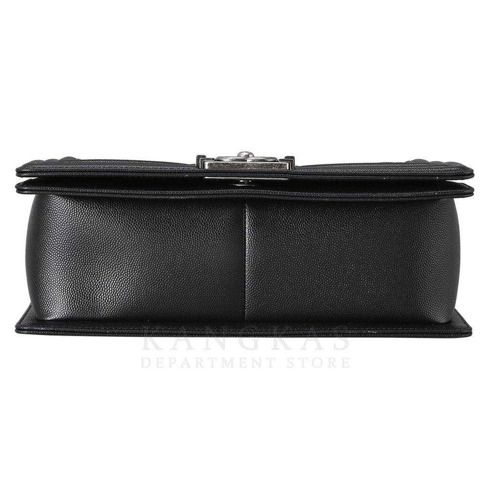 CHANEL(NEW)샤넬 보이샤넬 캐비어 미듐 은장 (새상품) NEW PRODUCT