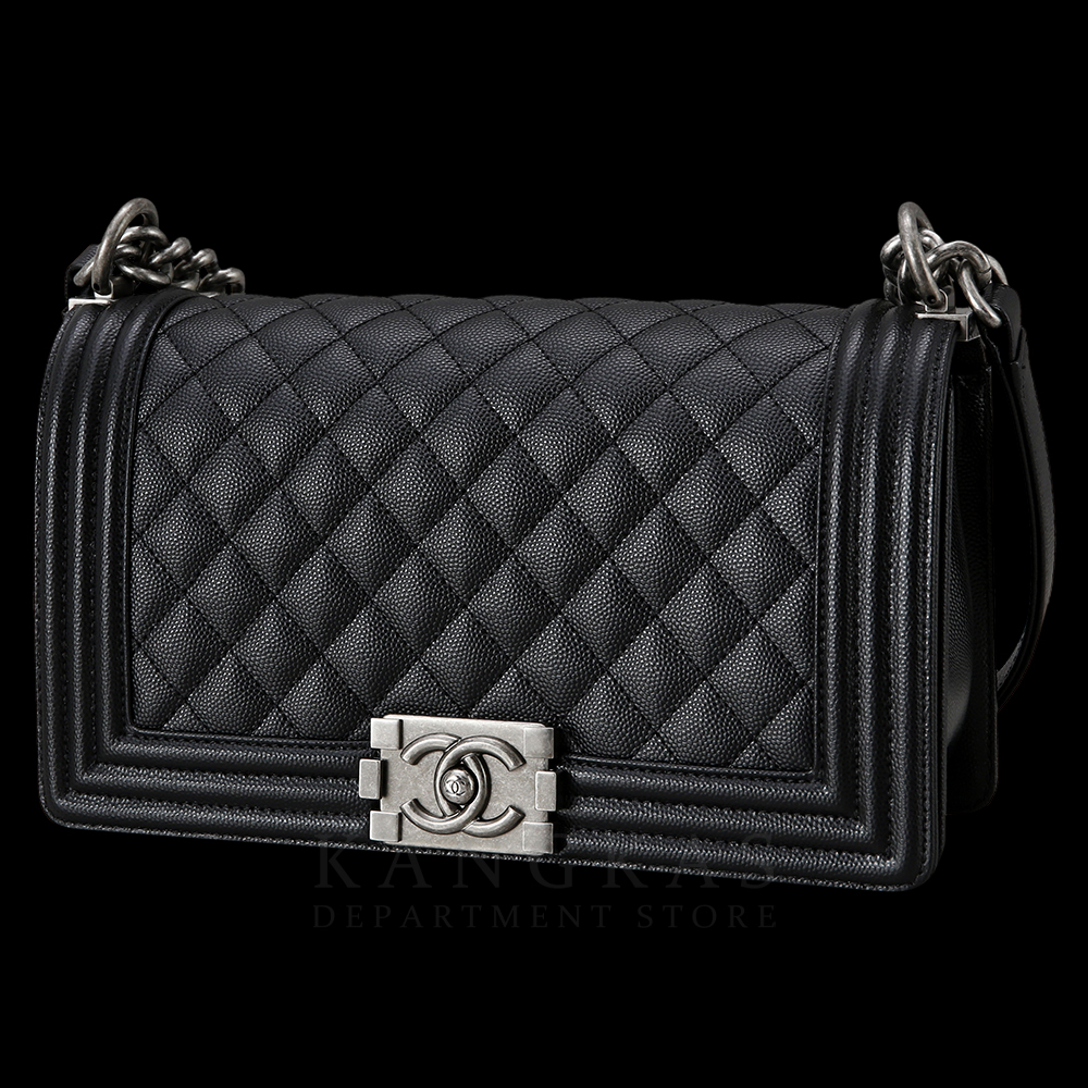 CHANEL(NEW)샤넬 보이샤넬 캐비어 미듐 은장 (새상품) NEW PRODUCT