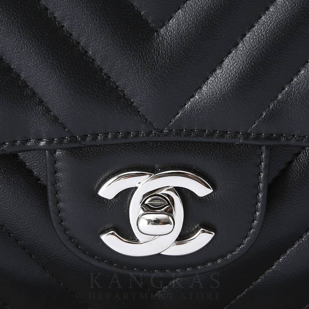 CHANEL(USED)샤넬 클래식 플랩백 쉐브론 미듐