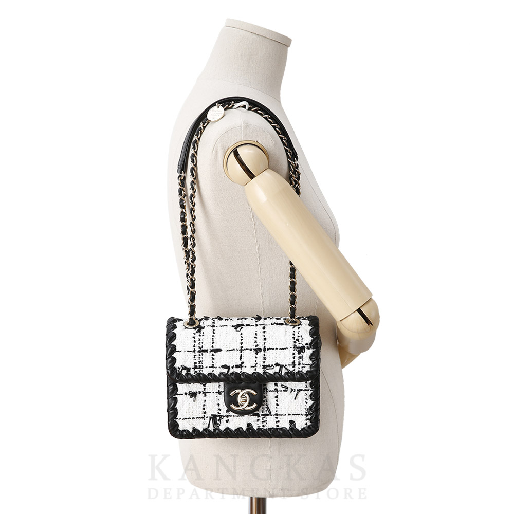 CHANEL(NEW)샤넬 시즌 트위드 플랩백 (새상품) NEW PRODUCT