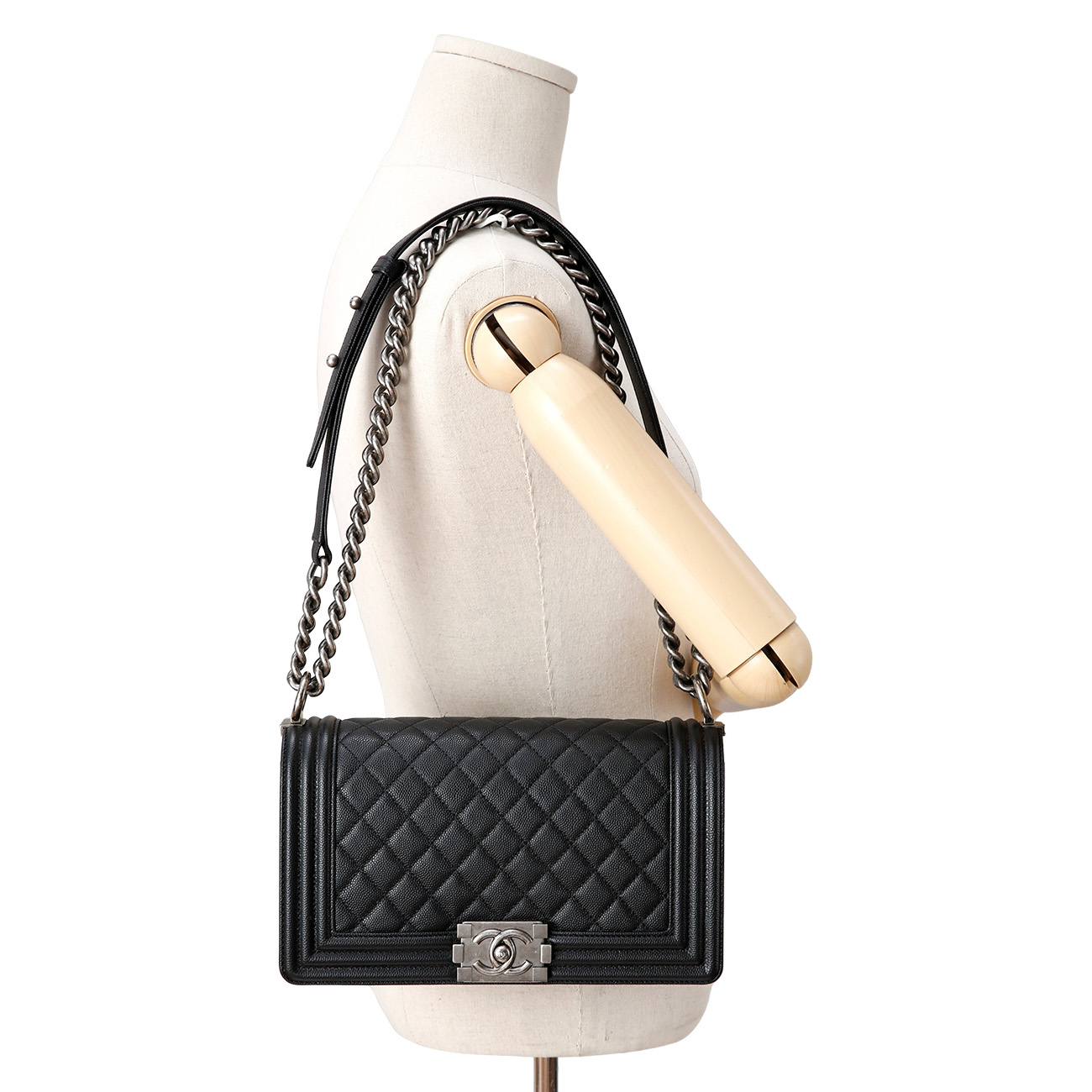 CHANEL(USED)샤넬 보이샤넬 캐비어 미듐 은장