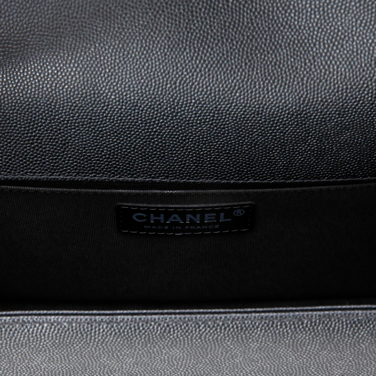 CHANEL(USED)샤넬 보이샤넬 캐비어 미듐 은장