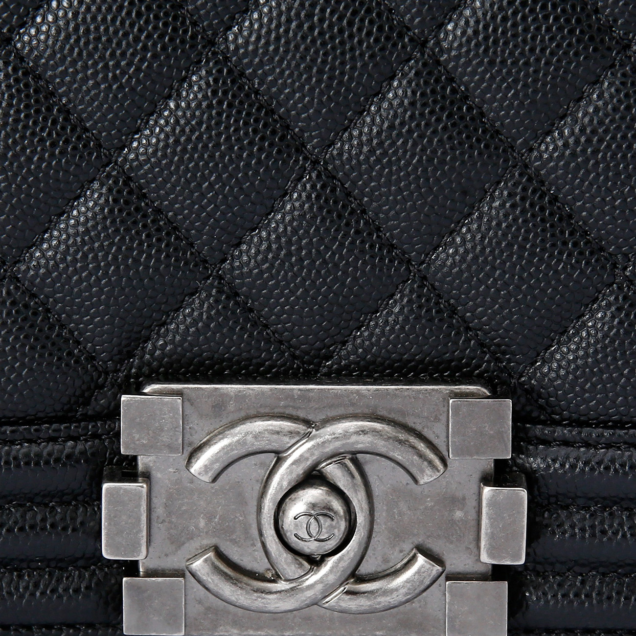 CHANEL(USED)샤넬 보이샤넬 캐비어 미듐 은장