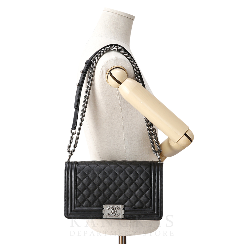 CHANEL(USED)샤넬 보이샤넬 캐비어 미듐 은장