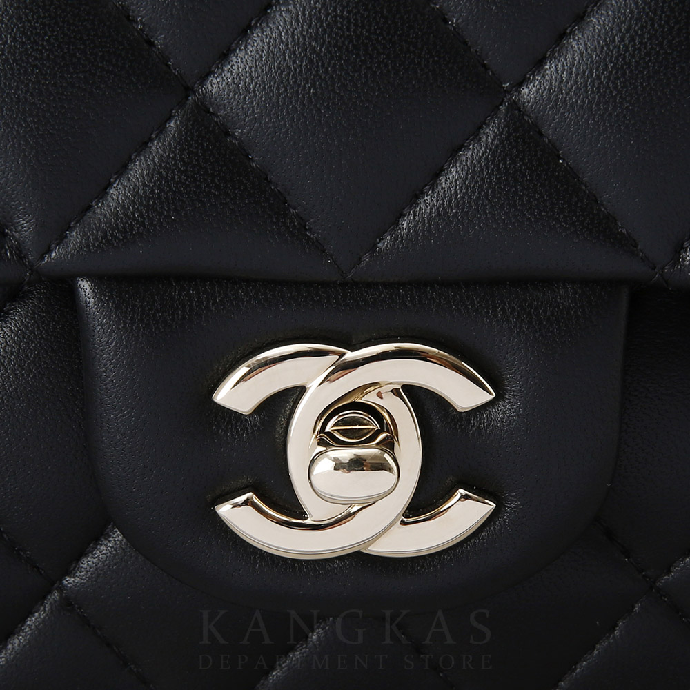 CHANEL(USED)샤넬 클래식 램스킨 뉴미니 탑 핸들백
