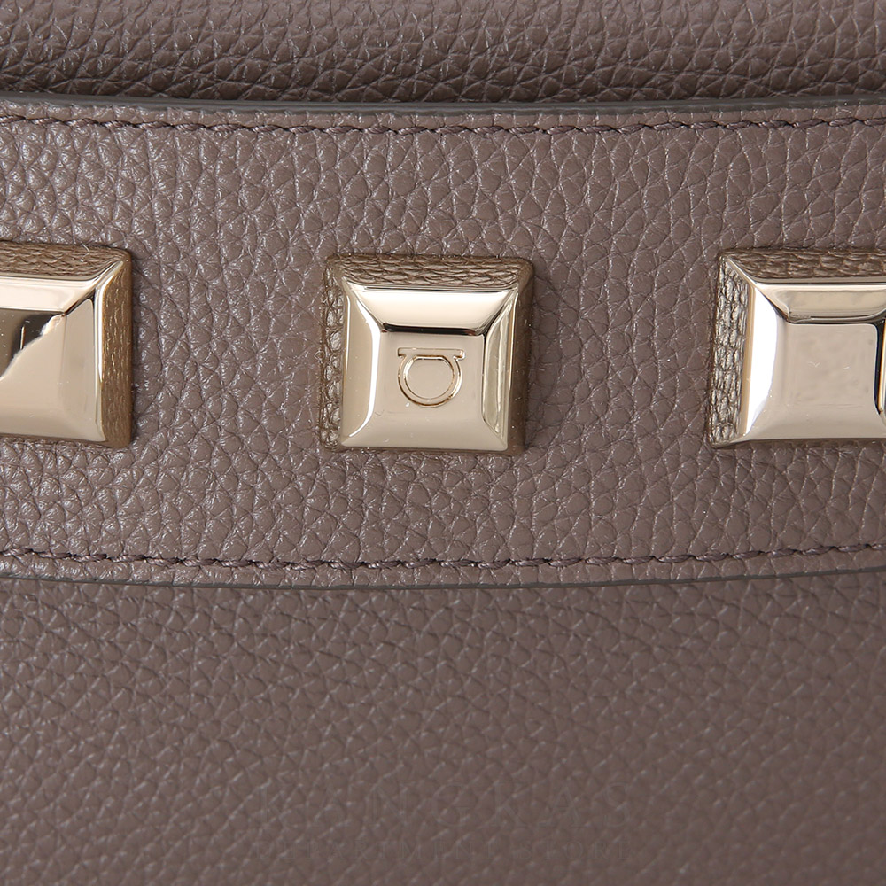 FERRAGAMO(USED)페레가모 체인 크로스백
