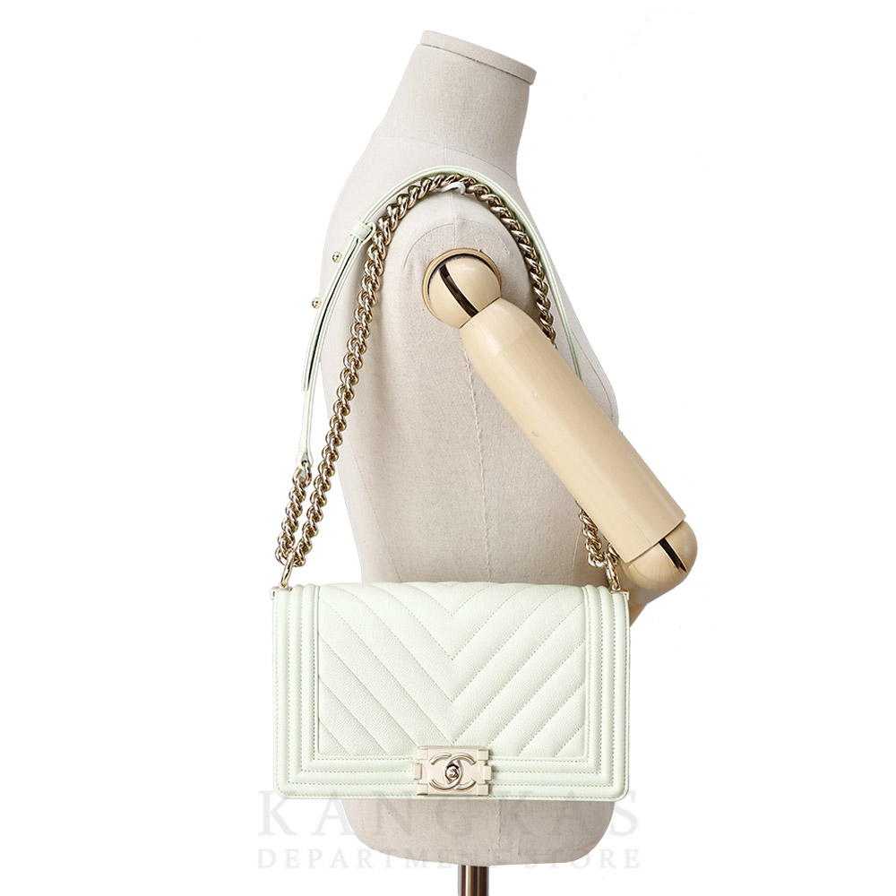 CHANEL(NEW)샤넬 보이샤넬 쉐브론 미듐 (새상품) NEW PRODUCT