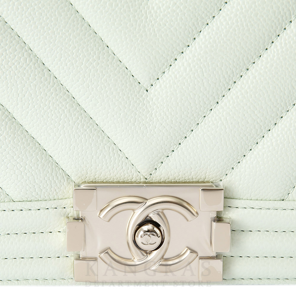 CHANEL(NEW)샤넬 보이샤넬 쉐브론 미듐 (새상품) NEW PRODUCT