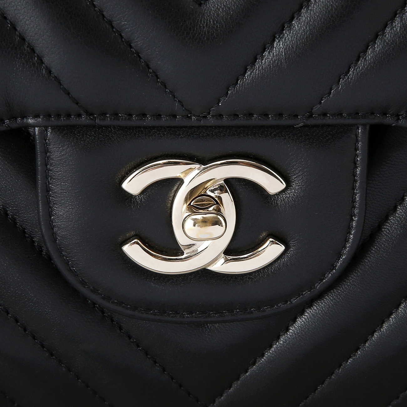 CHANEL(USED)샤넬 램스킨 클래식 쉐브론 라지백