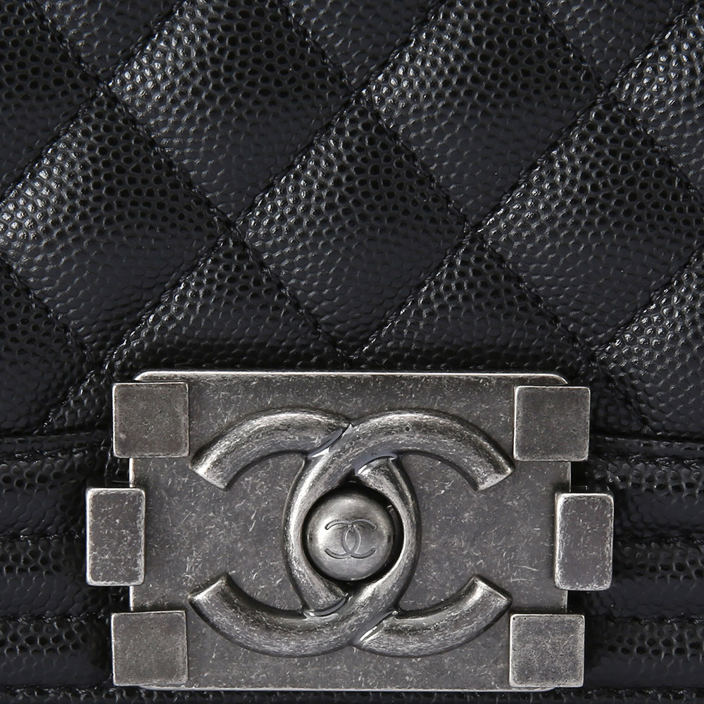 CHANEL(NEW)샤넬 보이샤넬 캐비어 미듐 (새상품) NEW PRODUCT