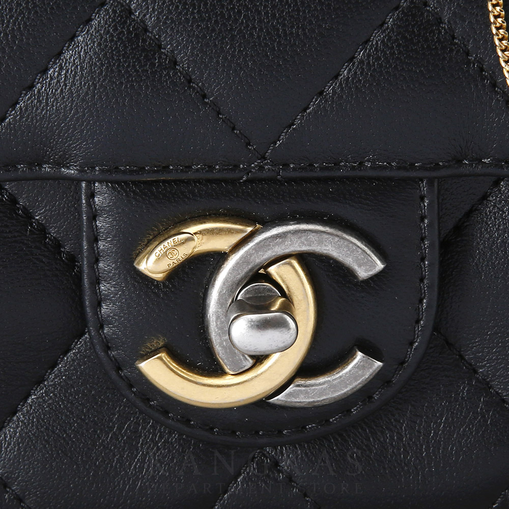 CHANEL(USED)샤넬 참 장식 미니 플랩백 블랙