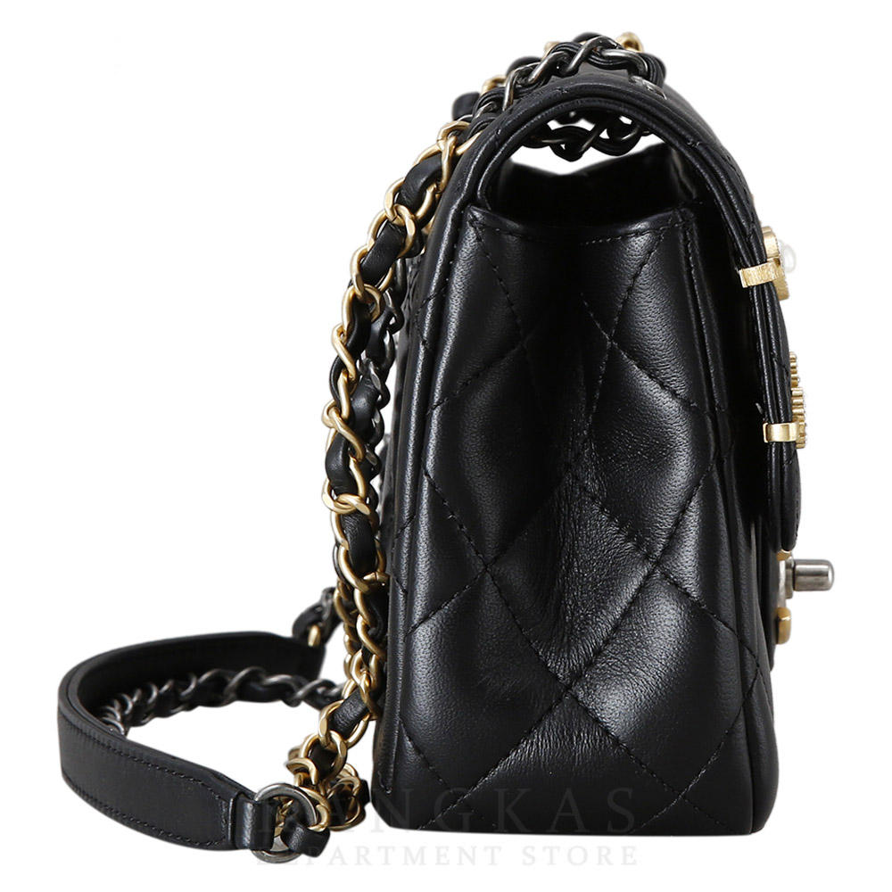 CHANEL(USED)샤넬 참 장식 미니 플랩백 블랙