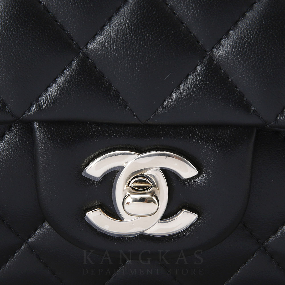 CHANEL(NEW)샤넬 클래식 램스킨 뉴미니 탑핸들 블랙