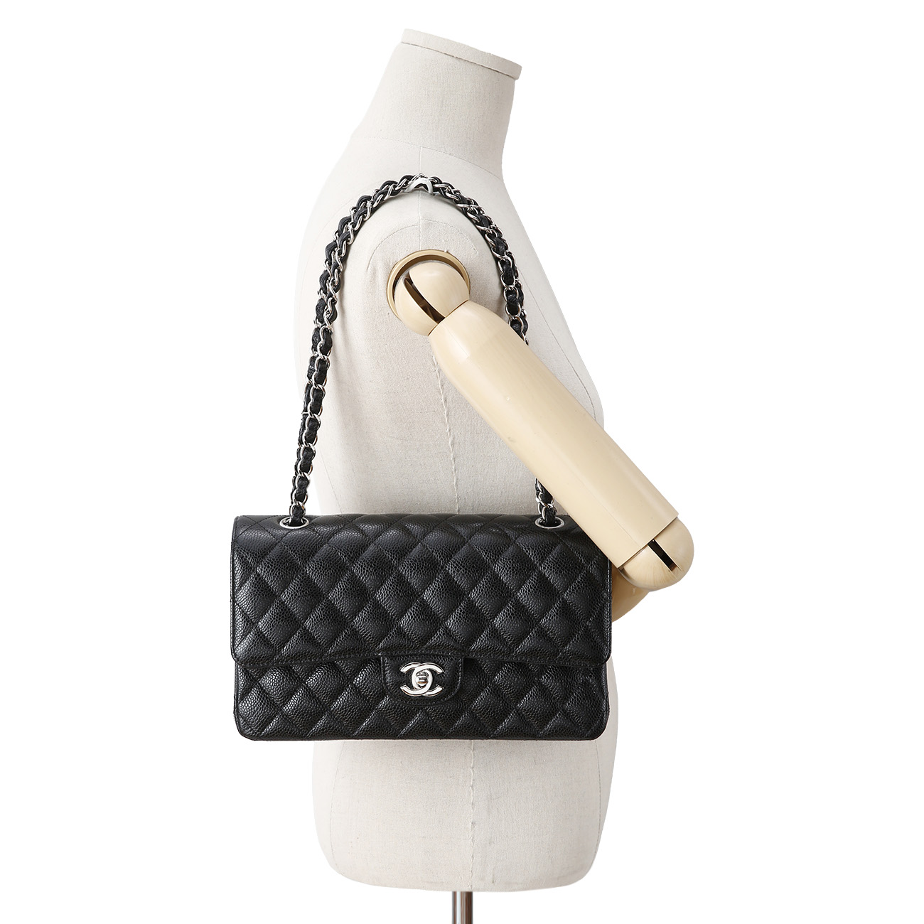 CHANEL(USED)샤넬 클래식 캐비어 미듐 블랙 은장