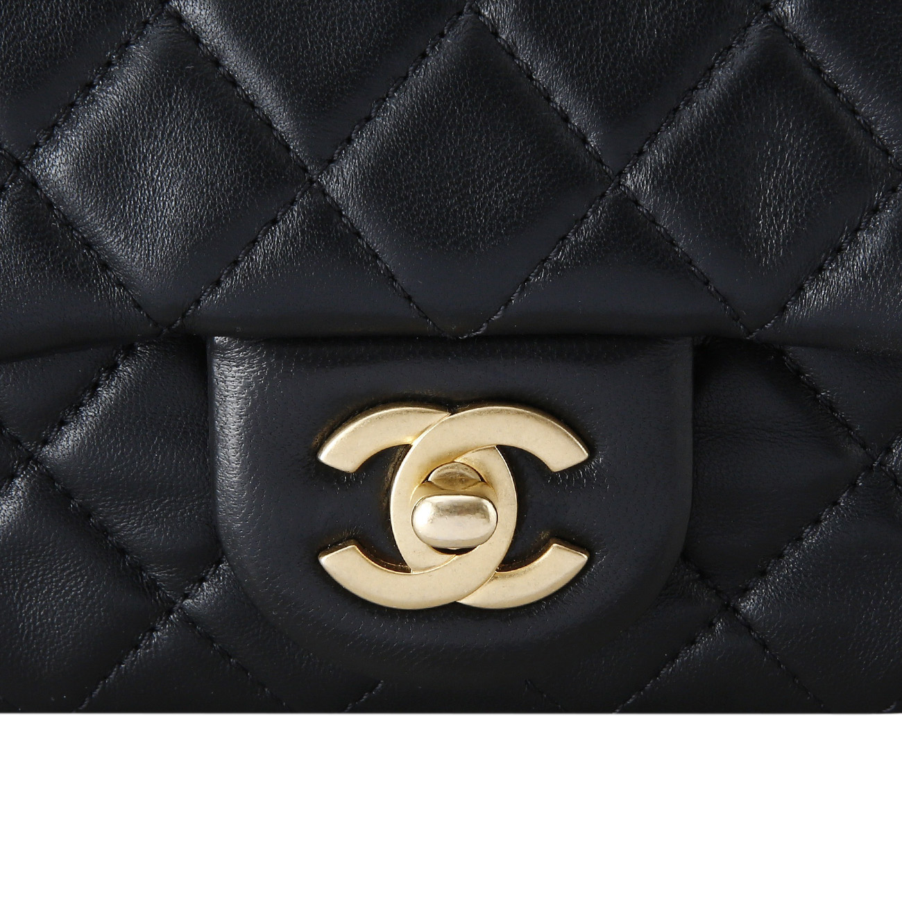 CHANEL(USED)샤넬 클래식 쁘띠삭 골드볼